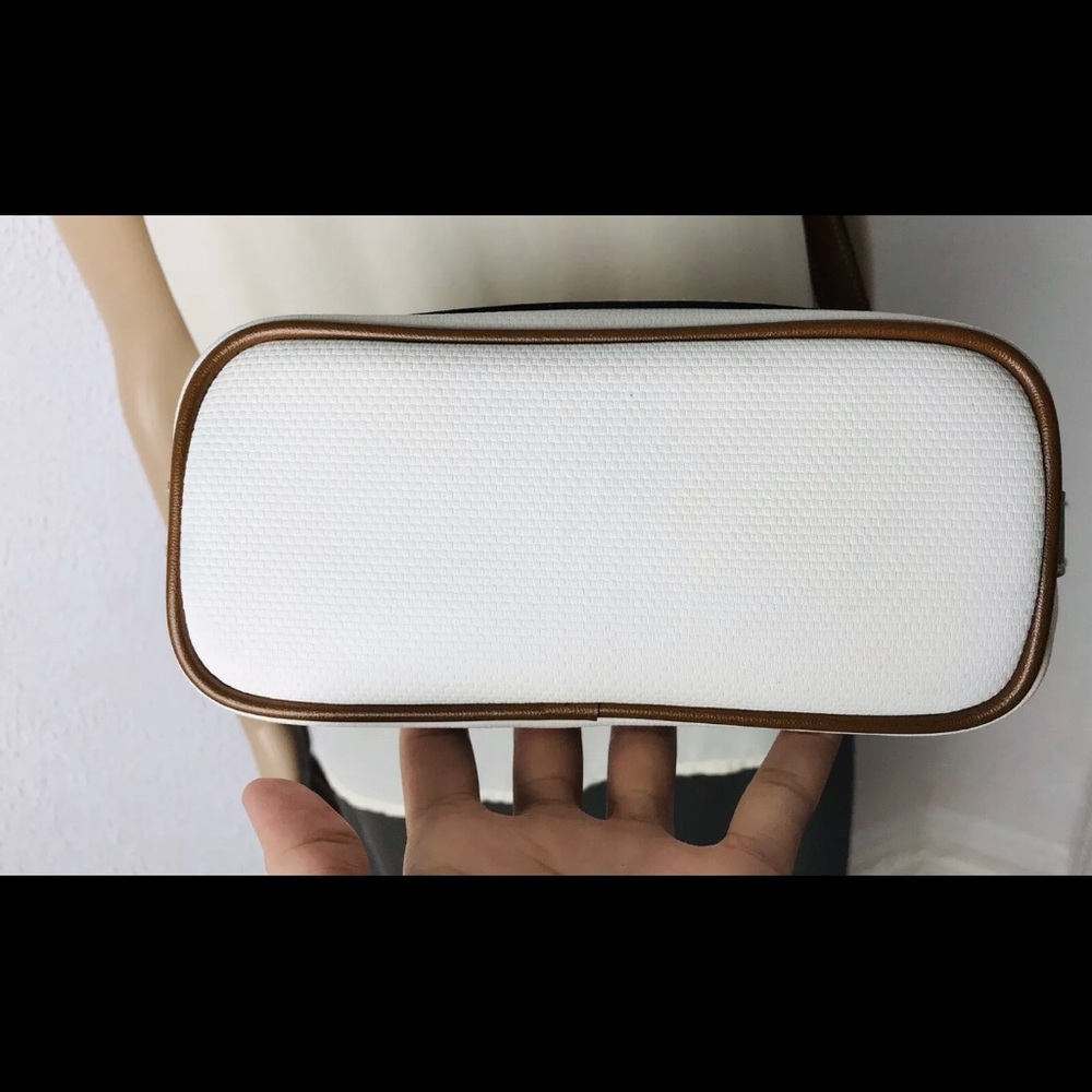 Liz Claiborne Crossbody Bag - Picture 5 of 14